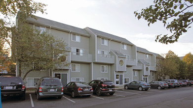 Courtyard at North Beacon in Brighton, MA - Foto de edificio - Building Photo