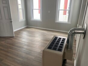 30 Viall St in New Bedford, MA - Foto de edificio - Building Photo