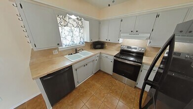 3808 SE Dorchester Dr in Lawton, OK - Building Photo - Building Photo