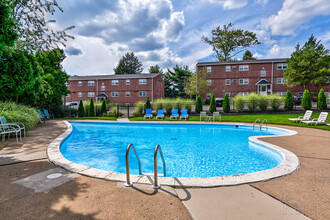 Hickory Hills Apartments in Feasterville-Trevose, PA - Building Photo - Building Photo