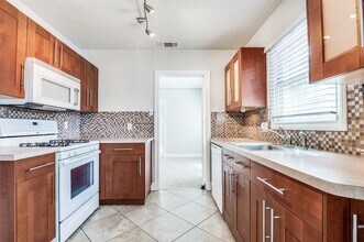 1324 Kings Hwy in Dallas, TX - Building Photo - Building Photo