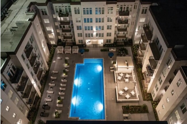 1317 Post Oak Blvd in Houston, TX - Building Photo - Building Photo