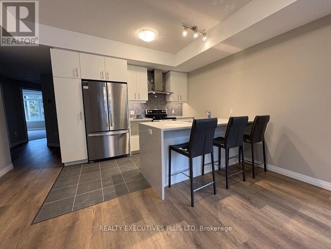 38 Thatcher Dr in Guelph, ON - Building Photo - Building Photo