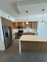 341 NE 35th St, Unit A2 in Miami, FL - Building Photo