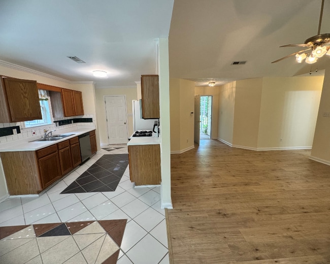 357 Marsha Way in Sharpsburg, GA - Building Photo - Building Photo
