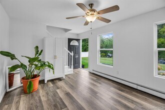 98 Dahlia Dr in Mastic Beach, NY - Building Photo - Building Photo
