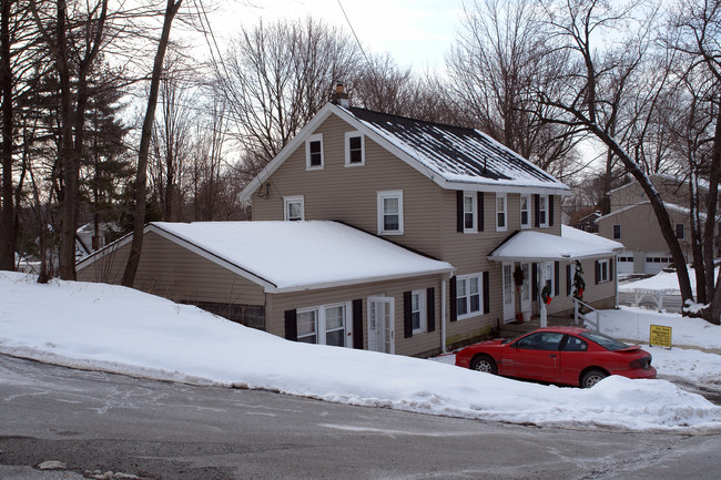 28-30 Taylor Rd in Franklin, NJ - Foto de edificio - Building Photo