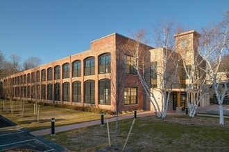 1 Aberdeen Way, Unit 107 in Cambridge, MA - Building Photo - Building Photo