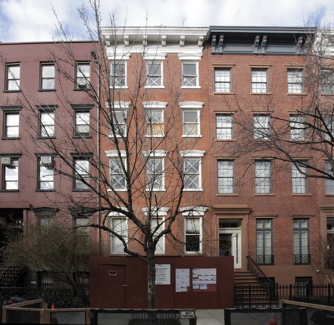 17 Bank St in New York, NY - Foto de edificio - Building Photo