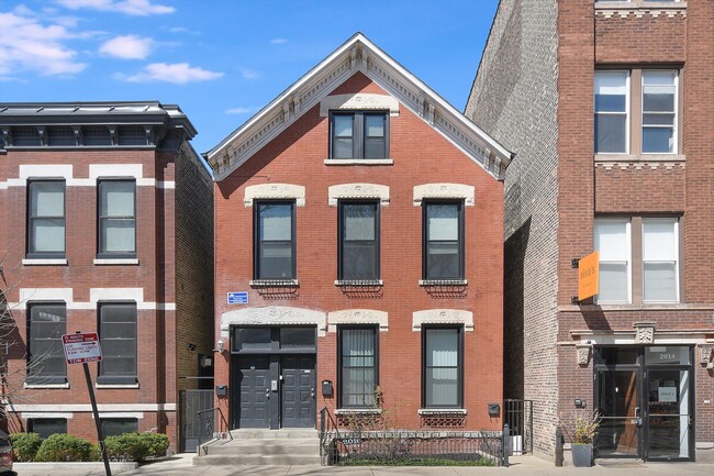 property at 2016 W Wabansia Ave