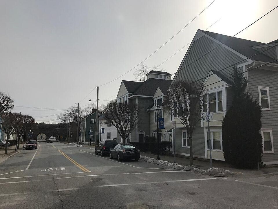 49 King St in East Greenwich, RI - Foto de edificio