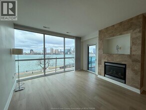 1225 Riverside Dr W in Windsor, ON - Foto de edificio - Building Photo