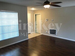 22617 St Thomas Cir in Lutz, FL - Foto de edificio - Building Photo