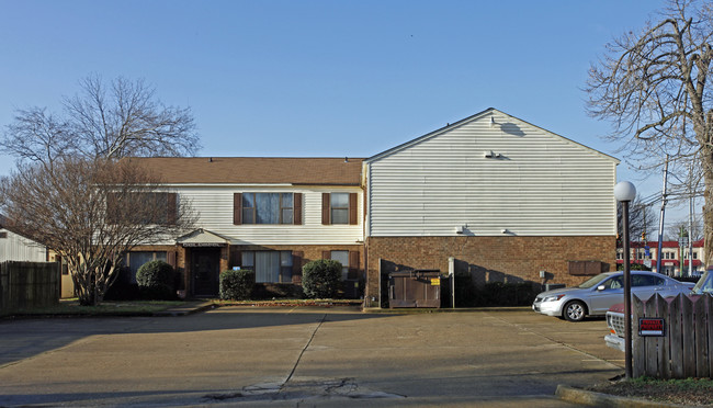 202 N Mallory St in Hampton, VA - Foto de edificio - Building Photo