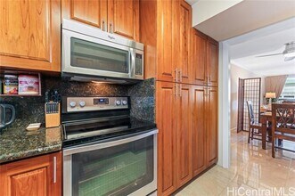 1717 Ala Wai Blvd in Honolulu, HI - Building Photo - Building Photo