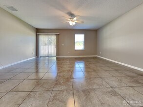 1752 Broad Winged Hawk Dr in Ruskin, FL - Building Photo - Building Photo