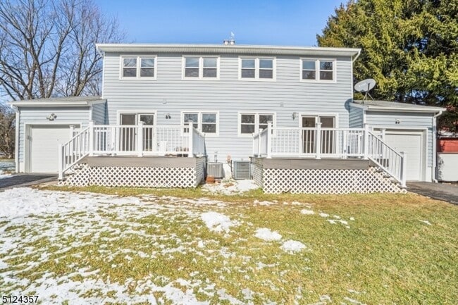 1 Tempe Wick Rd in Mendham, NJ - Foto de edificio - Building Photo