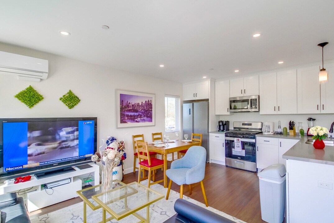 723 E 22nd St in National City, CA - Building Photo