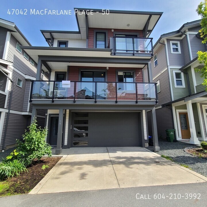 47042 MacFarlane Pl in Chilliwack, BC - Building Photo