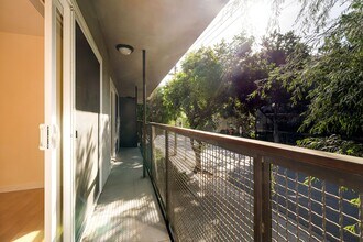 9005 Cynthia St in West Hollywood, CA - Building Photo - Building Photo