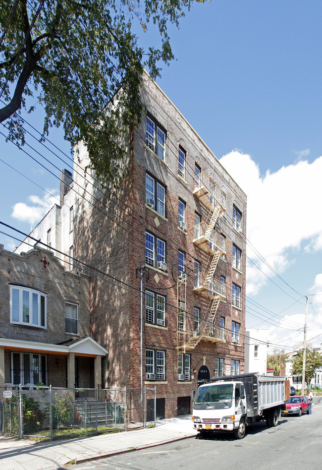 2935 Holland Ave in Bronx, NY - Building Photo - Building Photo