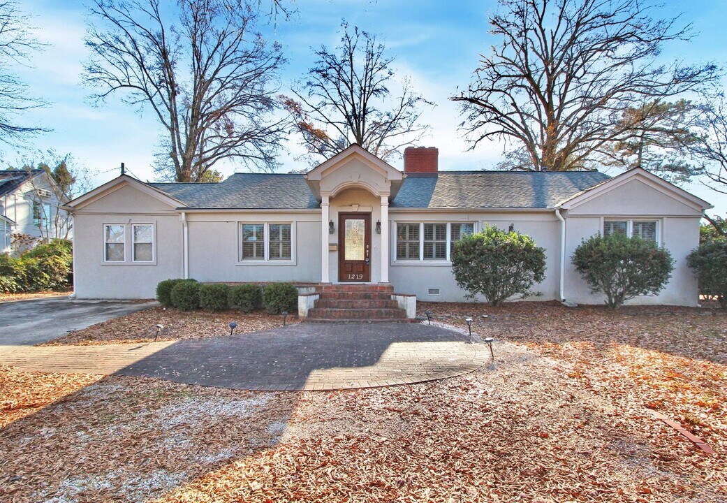 1219 S Wendover Rd in Charlotte, NC - Building Photo