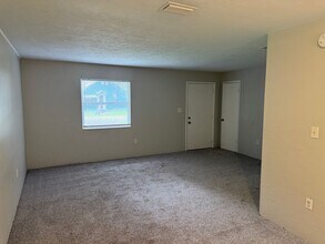 2036 NW 31st Pl in Gainesville, FL - Building Photo - Building Photo