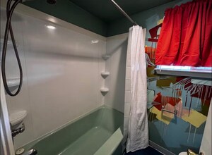 414 Chestnut St, Unit D in Mount Shasta, CA - Foto de edificio - Building Photo