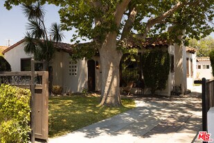 5120 Willowcrest Ave in Los Angeles, CA - Building Photo