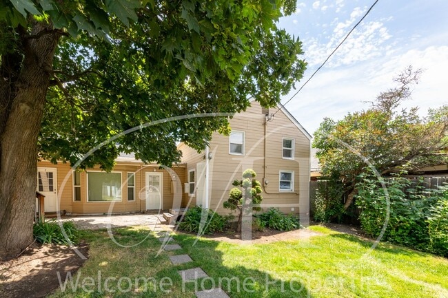 property at 209 SE 6th St
