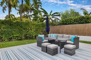 8926 Abbott Ave in Surfside, FL - Building Photo