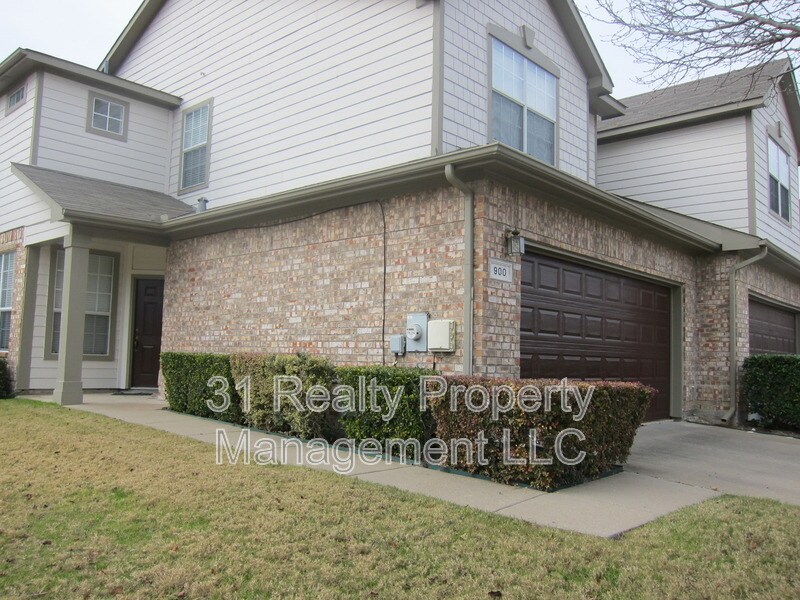 900 Englewood Ln in Plano, TX - Building Photo