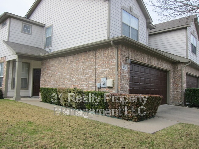 property at 900 Englewood Ln
