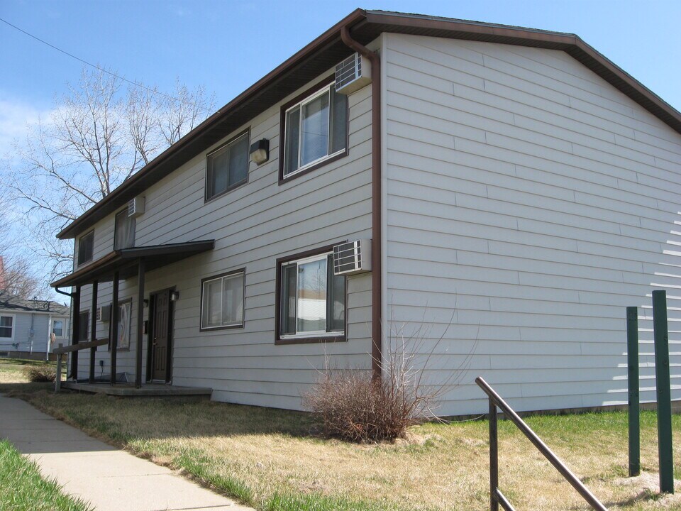 309 S Highland St in North English, IA - Building Photo