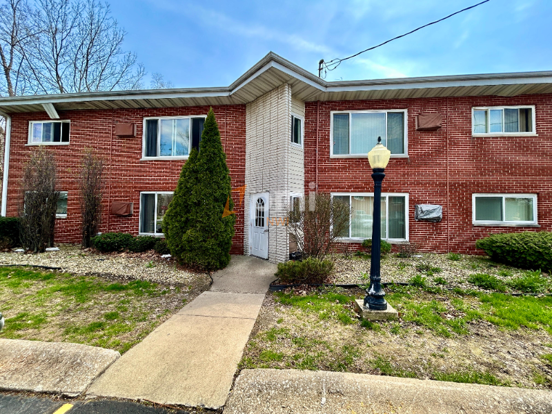 111 Harrington Ave in Crown Point, IN - Building Photo