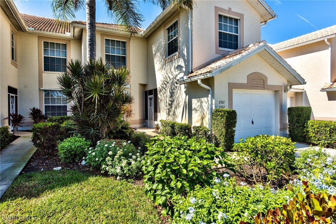 285 Cays Dr in Naples, FL - Building Photo