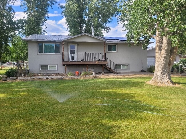 260 W 5th St in De Beque, CO - Building Photo - Building Photo