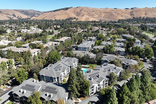 Mission Peaks II in Fremont, CA - Foto de edificio - Building Photo