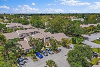 110 Sherwood Cir in Jupiter, FL - Building Photo - Building Photo