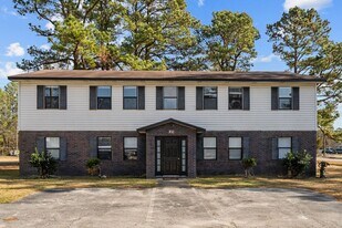 100 Ravenwood Dr in Jacksonville, NC - Building Photo