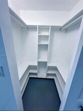 2301 W 60th St in Hialeah, FL - Foto de edificio - Building Photo