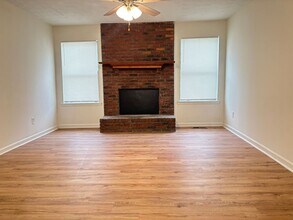 8218 Hagin St in Douglasville, GA - Building Photo - Building Photo