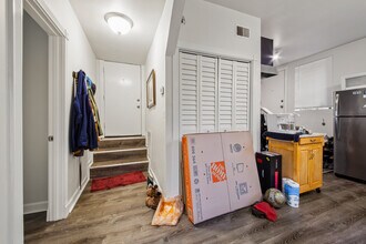 1906 N Whipple St in Chicago, IL - Foto de edificio - Building Photo