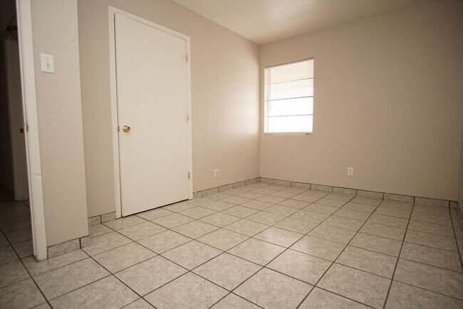 4700 Maxwell Ave-Unit -7 in El Paso, TX - Building Photo - Building Photo