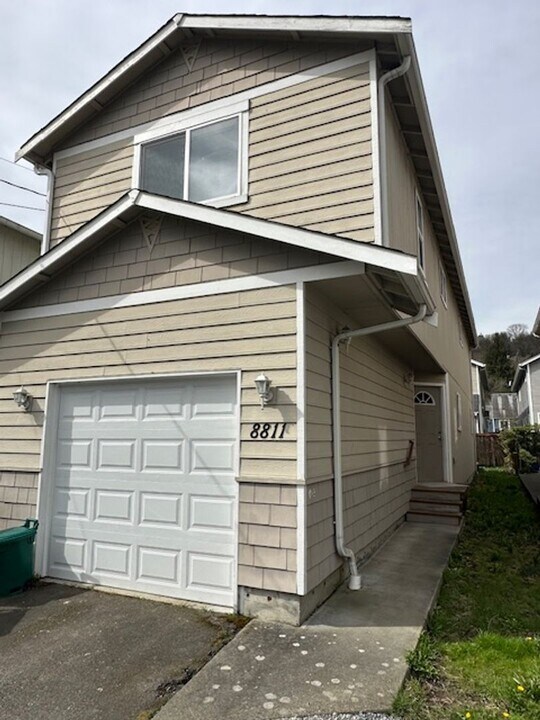 8811 4th Ave S in Seattle, WA - Building Photo