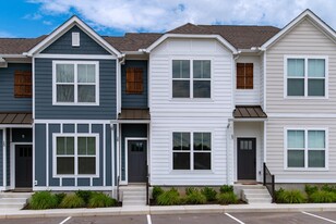 1170 S Dickerson Rd, Unit 18 in Goodlettsville, TN - Building Photo