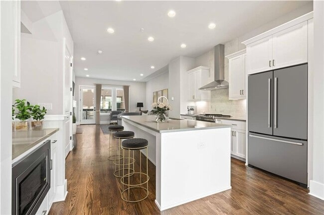 property at 707 Vidalia Ln
