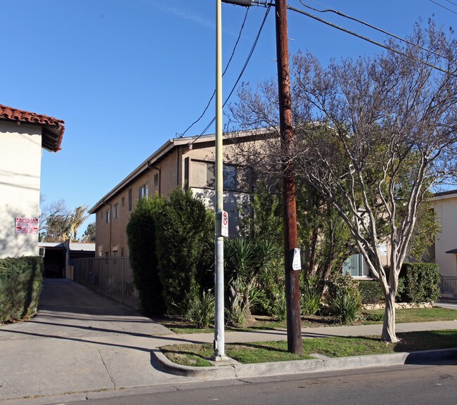 7424 Canby Ave in Reseda, CA - Building Photo - Building Photo