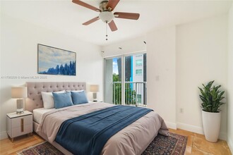 280 SW 20th Rd in Miami, FL - Foto de edificio - Building Photo