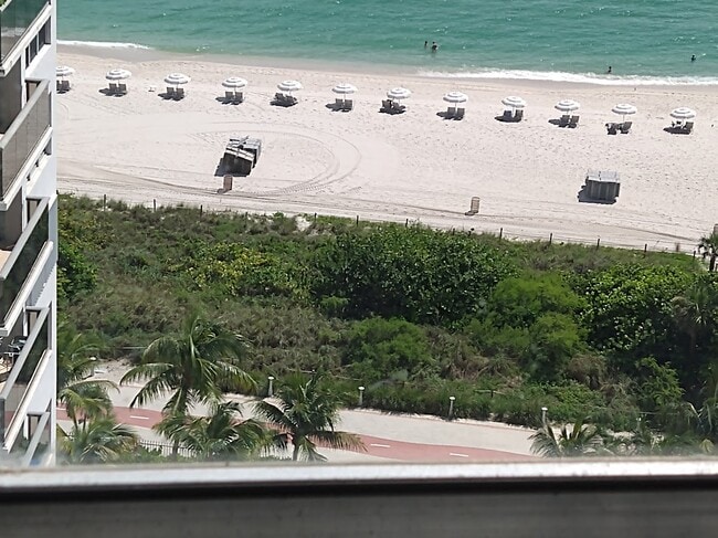 6039 Collins Ave, Unit 1710 in Miami Beach, FL - Foto de edificio - Building Photo